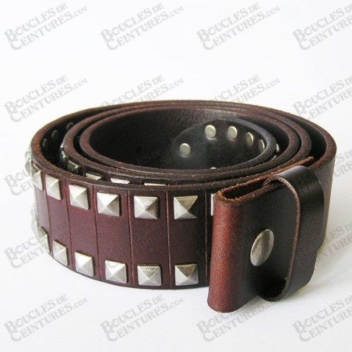 CEINTURE BRUN AVEC INSERTIONS DE CLOUS DE FORME CARRÉS