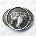 CHEVAUX DANS L'ÉCURIE